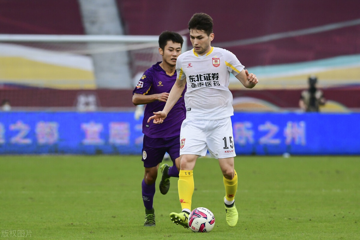 开云官网-成都蓉城训练开放日，赛前调整名单引欢呼，足总杯在即，更衣室氛围转暖的简单介绍