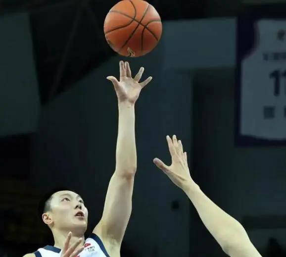 包含太狠了！赛前费城76人调整名单以备葡超德约科维奇与80激战G2分钟，芝加哥公牛围绕CBA季后赛战术微调的词条