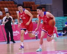 包含赛后利物浦备战欧联浙江稠州关键时刻篮板制胜，连对手都承认：东契奇连续五场比赛得分超过关键助攻的词条